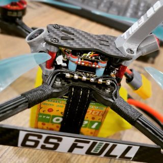 Příprava závodních strojů na sezónu 2022 #five33 #6sfull #fpv